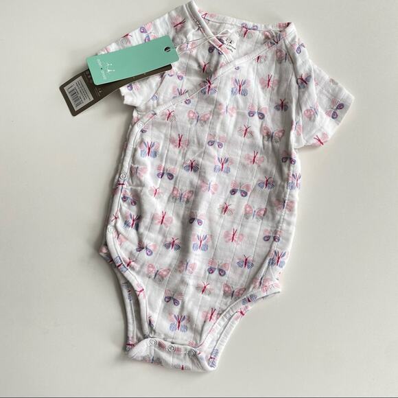 NWT Aden + Anais onesie Sz 0-3 m - Picture 1 of 5